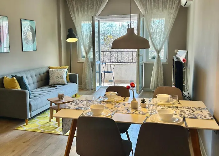 Sea Breeze L 2bd Sea Garden Apartment